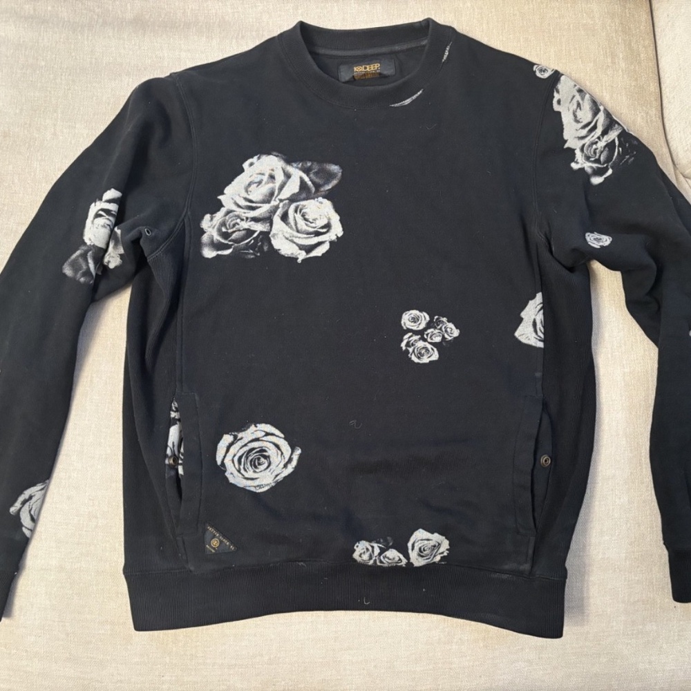 10 Deep White Roses Sweatshirt crew neck size small 10.deep